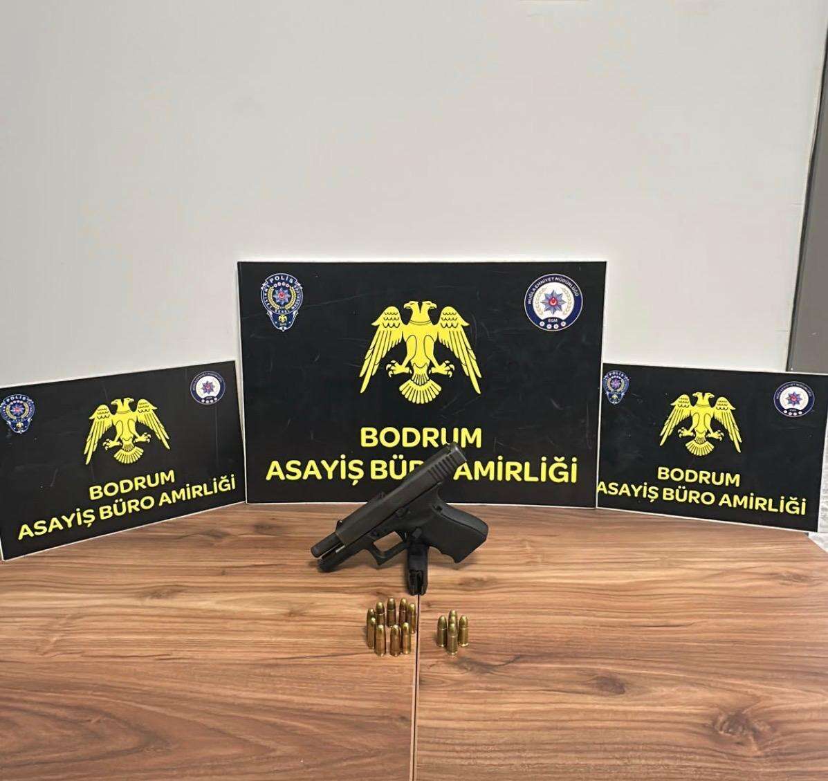 Bodrum’da Polis Denetimlerinde Çok Sayıda Silah Ele Geçirildi: 2 Tutuklama 3